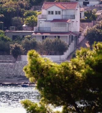 Apartments by the sea Necujam, Solta - 5182