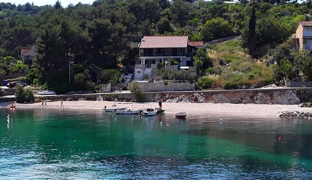 Apartments by the sea Rogac, Solta - 5166