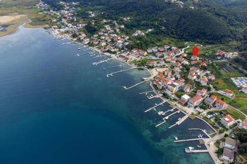 Apartments by the sea Supetarska Draga - Donja, Rab - 15983