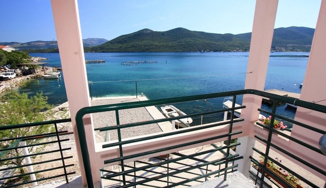 Apartments Ereš Zuronja-One-Bedroom Apartment with Sea View 2