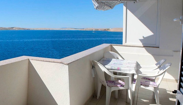 Apartments Ljubica (90181-A4) - Metajna - island Pag