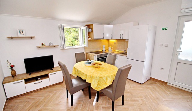 Apartments Memunić - Standard One Bedroom Apartment with Partial Sea View
