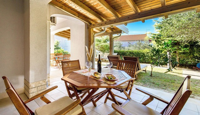 Apartments Petra (15071-A2) - Banjol - island Rab
