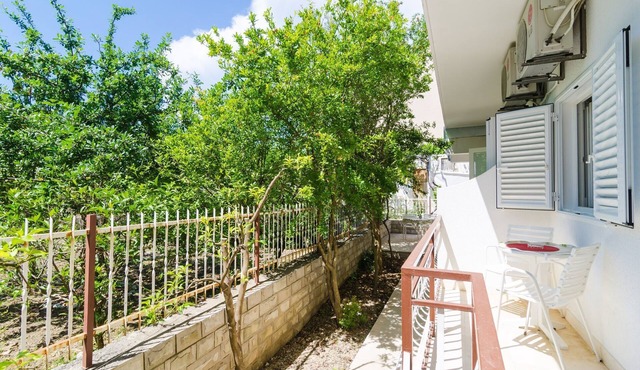 Apartments & Rooms Barišić - Standard Studio Apartment with Balcony and Garden View (G1-6)