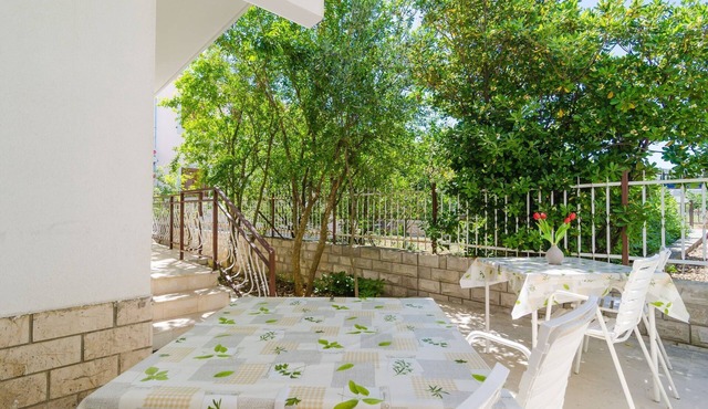 Apartments & Rooms Barišić - Superior Studio Apartment with Balcony and Garden View (G2-7)