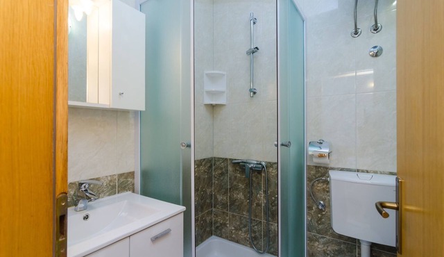 Apartments & Rooms Barišić - Double Room with Balcony and City View (Second Floor) (Soba 15)