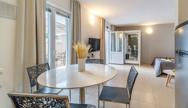 Apartments Tomy - Studio Apartment with terrace