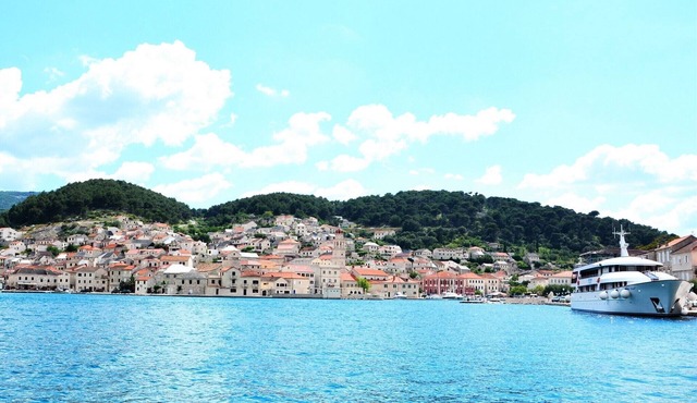 Apartments Tonka, (15099), Pucišca, hr