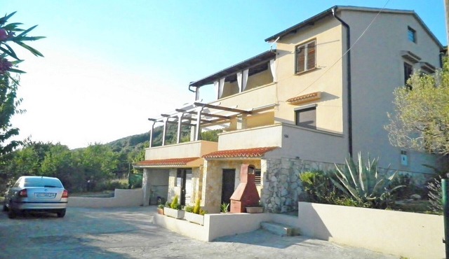 Apartments Vesna, (14686), Supetarska Draga, hr