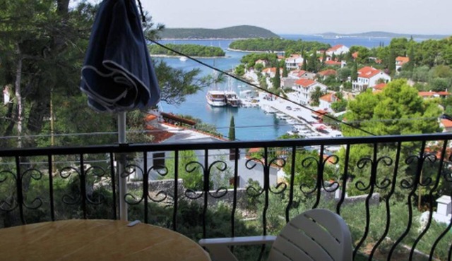 Apartments Vesna (98341-A1) - Maslinica