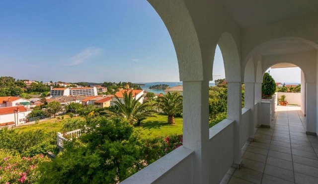 Apartments Vila Antula (66781-A1) - Banjol - island Rab
