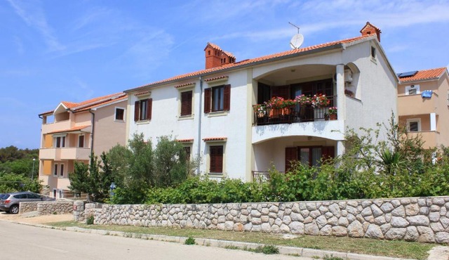 Apartments with parking space Cres - 7983