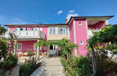 Apartments with parking space Mundanije, Rab - 23299