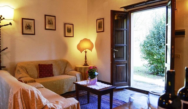 APP. GIRASOLE x4 Beautiful farmhouse surrounded by nature, with swimming pool just 3 km from Cortona