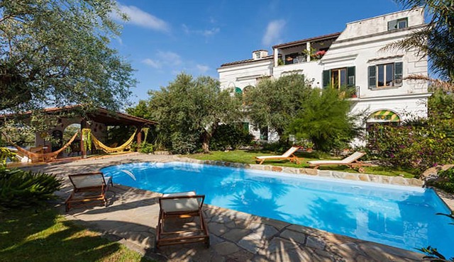 Appartamento in Villa con Giardino privato e piscina