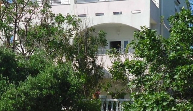 Appartement "Tomi" mit Blick auf das Wasser by Interhome