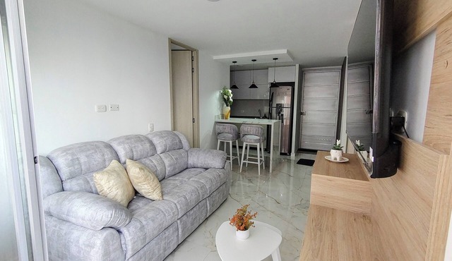 Apt in Giron, 3 blocks from the main park and 15 minutes from the airport!