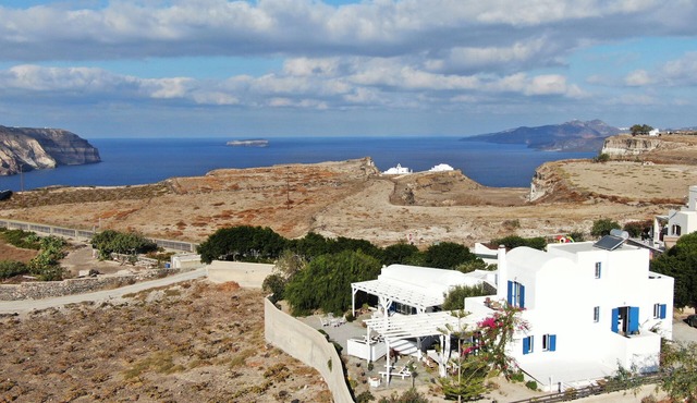 Arcana Santorini Villas II - slow living at a spacious cycladic Villa