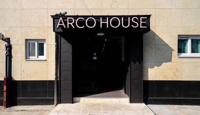 ARCO HOUSE