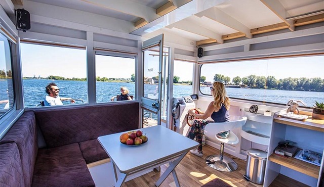 Attractive houseboat in Kinrooi with terrace