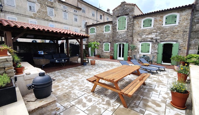Authentic Istrian stone house in heart of Motovun