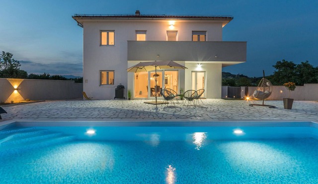 Awesome home in Donja Jagodnja