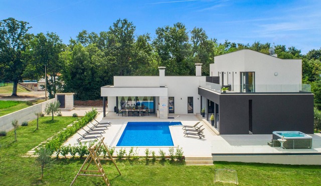 Awesome home in Kujici with sauna