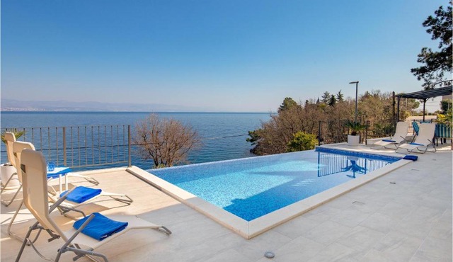 Awesome Home In Medveja