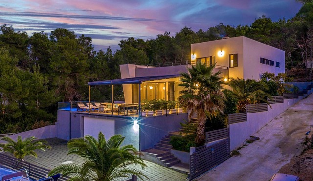 Awesome home in Mrljane with WiFi