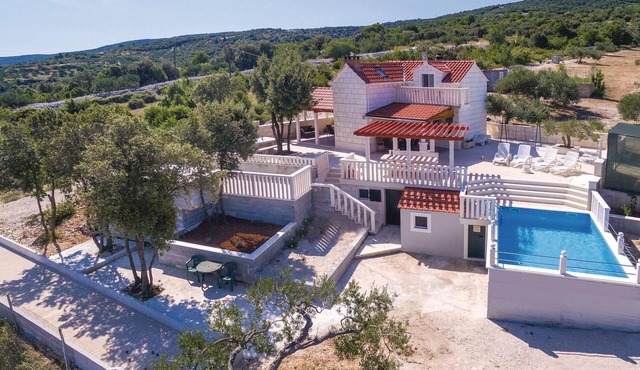 Awesome home in Praznica