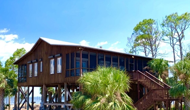 Bayfront 6 bedr 4 baths sleeps 13 porches dock ocean 5 min walk