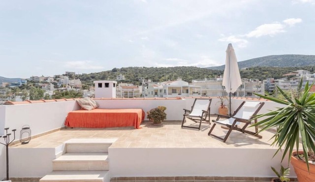 Baywatch Appartment close to the Airport at Porto Rafti 30 meters from the sea
