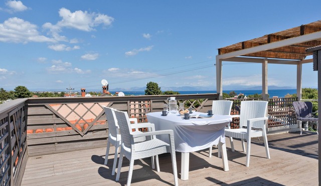Beach Family House In Artemida – Sea View, Wi-Fi & Air Conditioning
