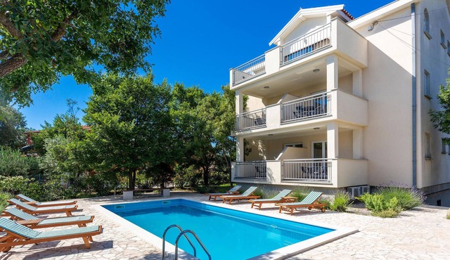 Beach front apartment in Pinezici