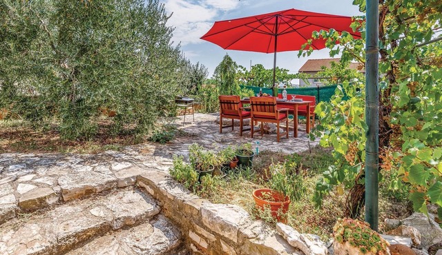 Beach front apartment in Vinkuran with WiFi