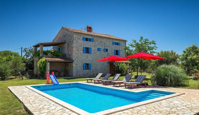 Beach front home in Pula