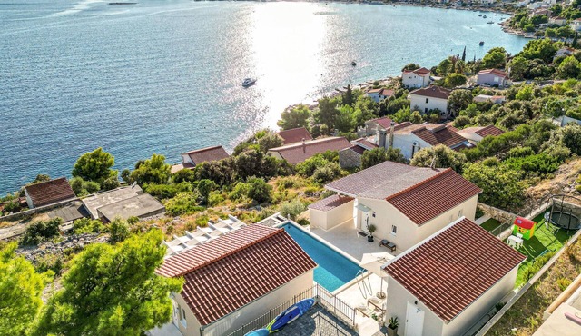 Beach front home in Sevid