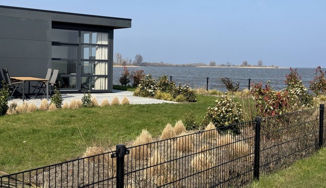 Beachfront Enkhuizer Strand Chalet with Fenced Yard and Exceptional Lake View
