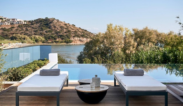 Beachfront, Includes Breakfast & Hotel Services