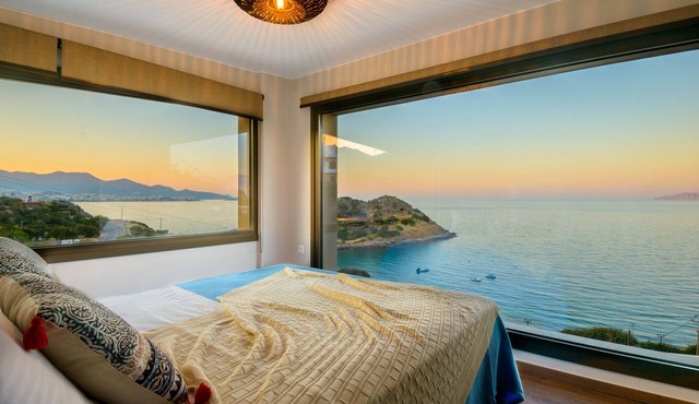 Beachfront villa with hot tub- breathtaking seaview