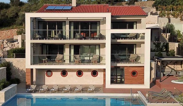 Beachfront villa in Labin with a spa area