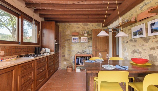 Beautiful private villa for 6 guests with WIFI, patio, pets allowed and panoramic view