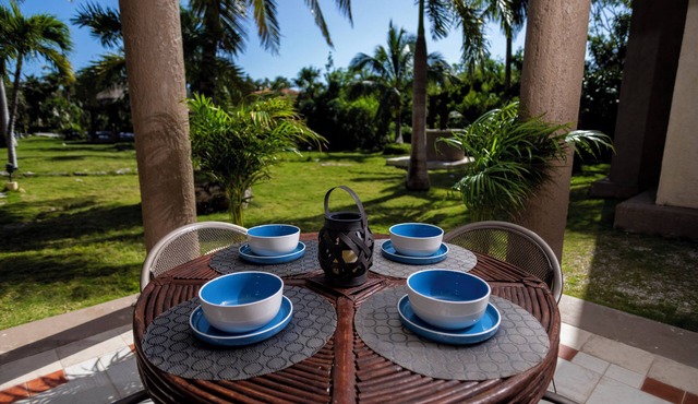 Beautiful 2 Bdrs. Casa Angelica, Pool & Beach, Wi-Fi, sleeps 6