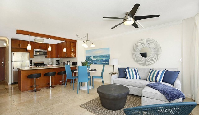 Beautiful 2-bedroom condo, sleeps 6, washer/dryer and one free parking!