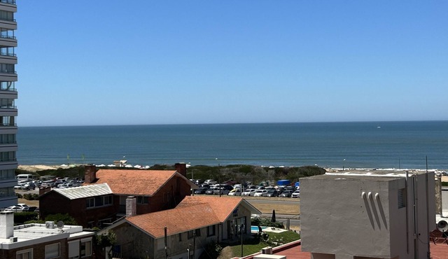 Beautiful and spacious apartment front the sea!