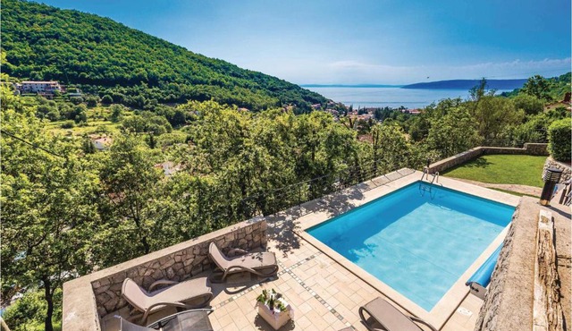 Beautiful Apartment In Moscenicka Draga