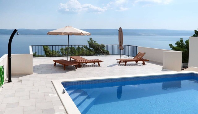 Beautiful apartment for 7 guests with pool, WIFI, A/C, TV and balcony