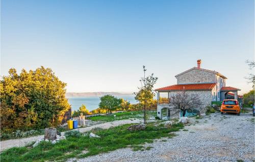 Beautiful Apartment In Gondolici