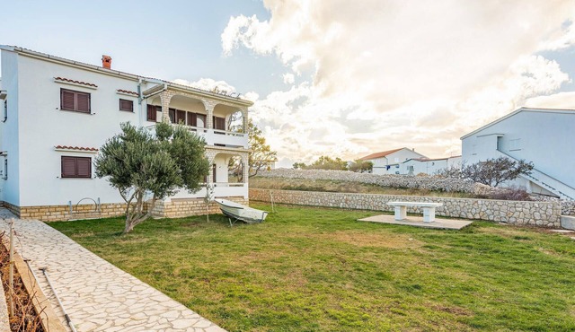 Beautiful apartment in Kustici with WiFi