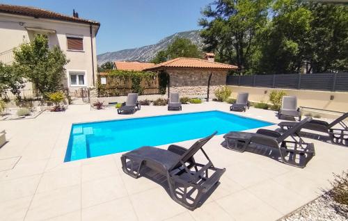Beautiful Apartment In Tribalj